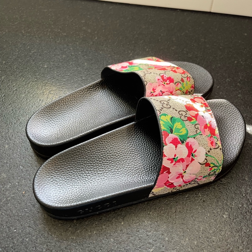 GUCCI SLIDES